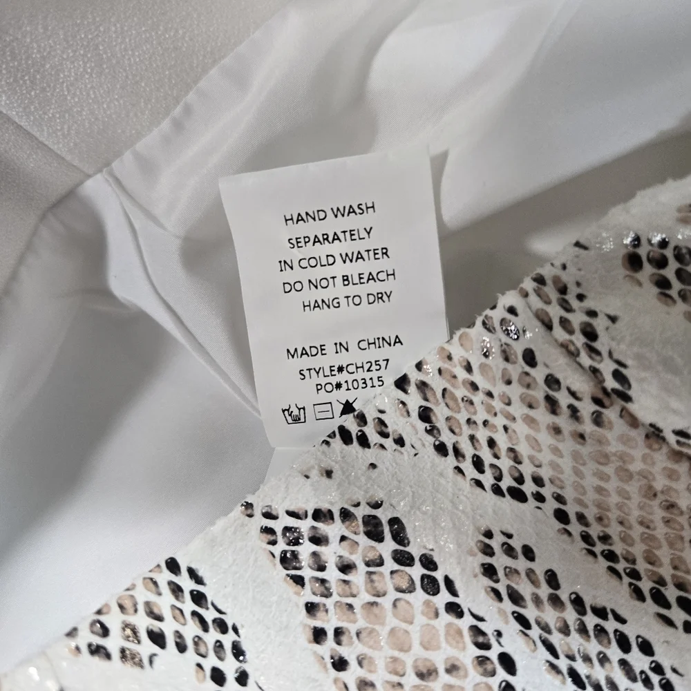 Fate Womens Small High Rise Mini Skirt Ivory Snakeskin Design EUC Sexy Classic